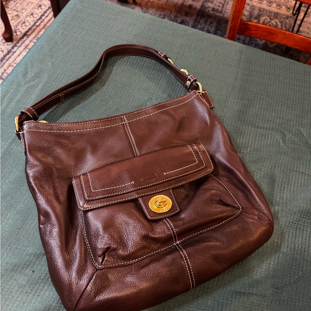 Elegant Coach Brown Leather Shoulder Bag